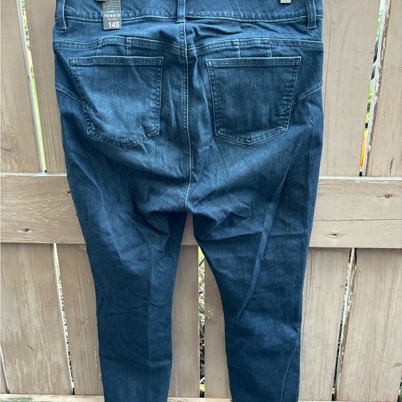 🎉NWT🎉 Torrid Premium Stretch Bombshell Skinny Sz 14s Jeans - Picture 8 of 9